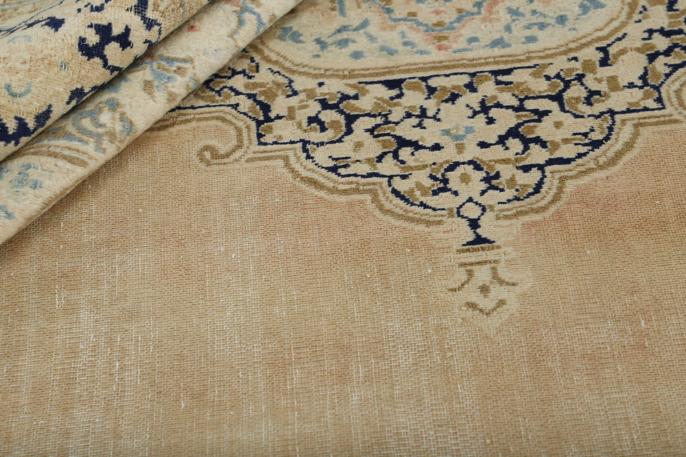 Vintage Kerman Fine Collection: Antique Persian Hand-Knotted Rugs in Stonewashed, Recoloured Finishes289 cm x 382 cm