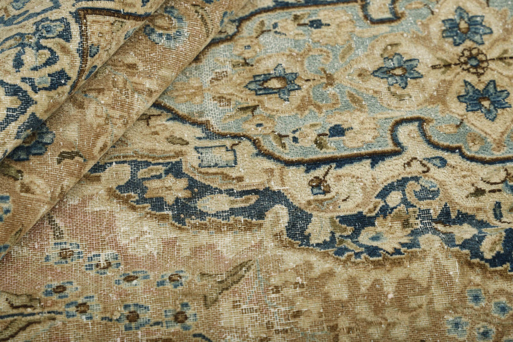 Vintage Kerman Fine Collection: Antique Persian Hand-Knotted Rugs in Stonewashed, Recoloured Finishes291 cm x 418 cm