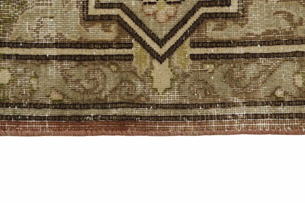 Vintage Kerman Fine Collection: Antique Persian Hand-Knotted Rugs in Stonewashed, Recoloured Finishes294 cm x 386 cm