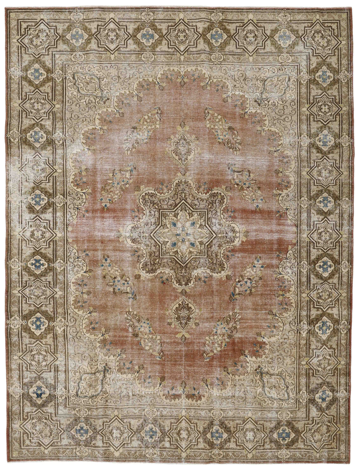 Vintage Kerman Fine Collection: Antique Persian Hand-Knotted Rugs in Stonewashed, Recoloured Finishes294 cm x 386 cm