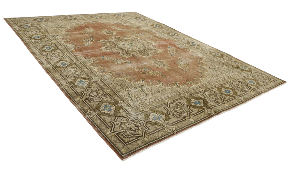 Vintage Kerman Fine Collection: Antique Persian Hand-Knotted Rugs in Stonewashed, Recoloured Finishes294 cm x 386 cm