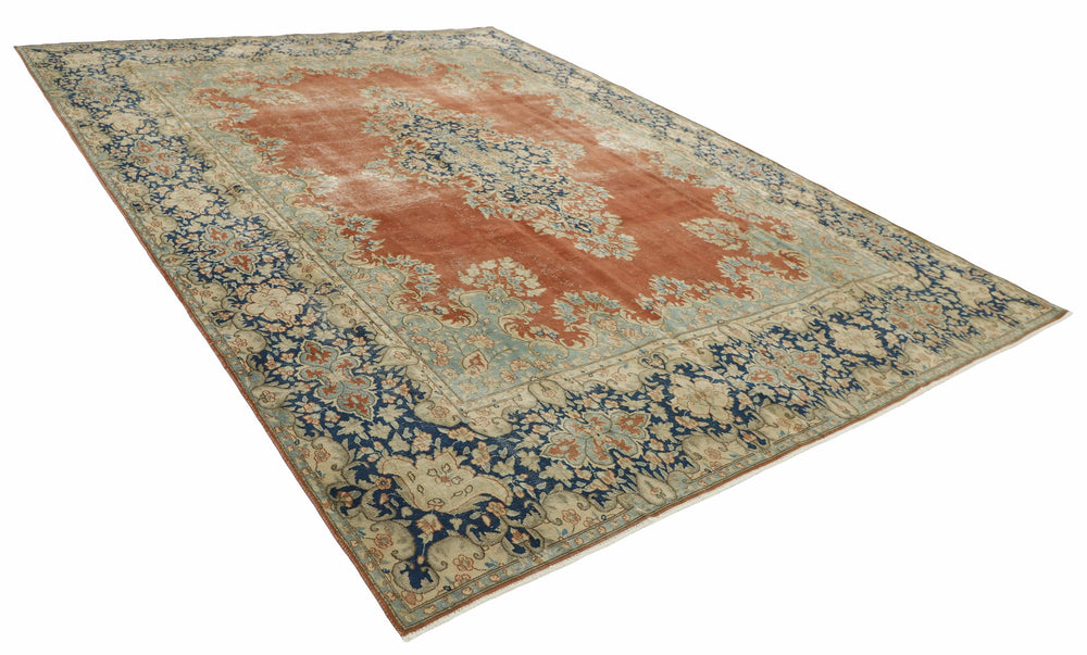 Vintage Kerman Fine Collection: Antique Persian Hand-Knotted Rugs in Stonewashed, Recoloured Finishes307 cm x 407 cm