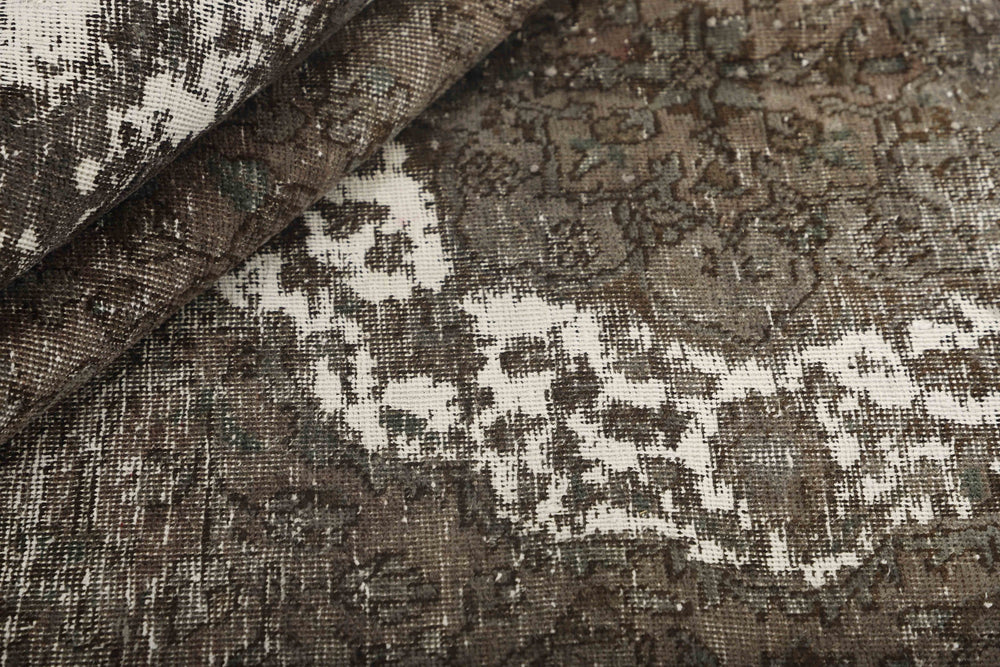 Vintage Royal Collection: Antique Persian Hand-Knotted Rugs in Stonewashed, Recoloured Finishes204 cm x 298 cm