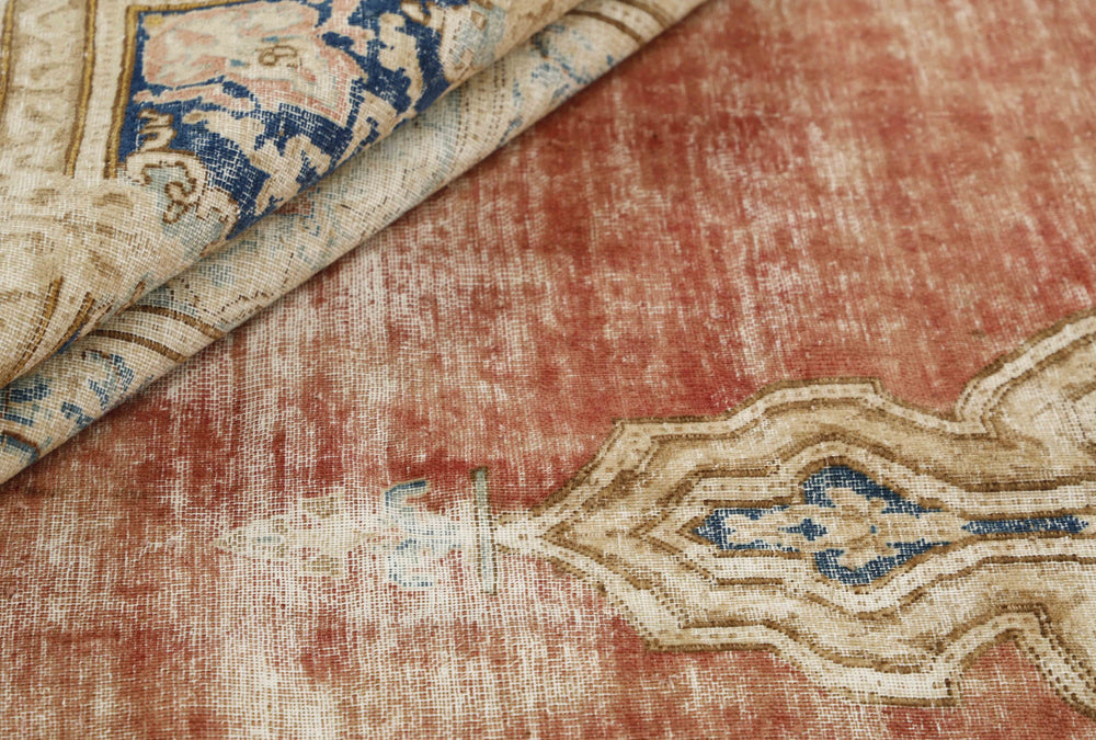 Vintage Kerman Fine Collection: Antique Persian Hand-Knotted Rugs in Stonewashed, Recoloured Finishes288 cm x 406 cm
