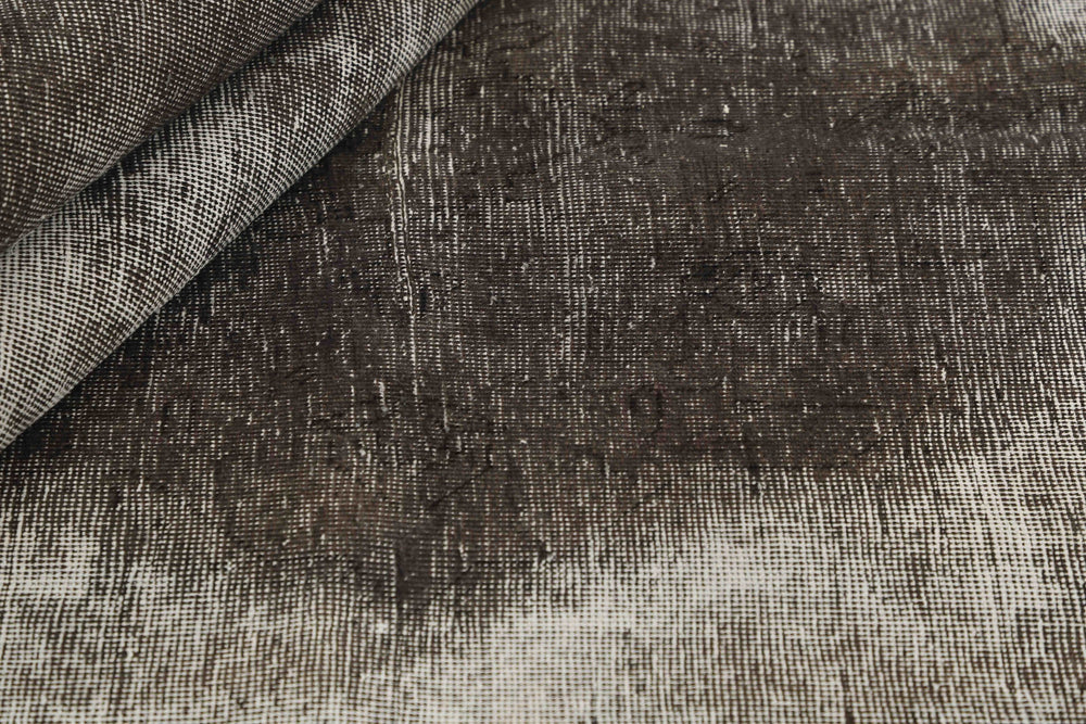 Vintage Royal Collection: Antique Persian Hand-Knotted Rugs in Stonewashed, Recoloured Finishes200 cm x 278 cm