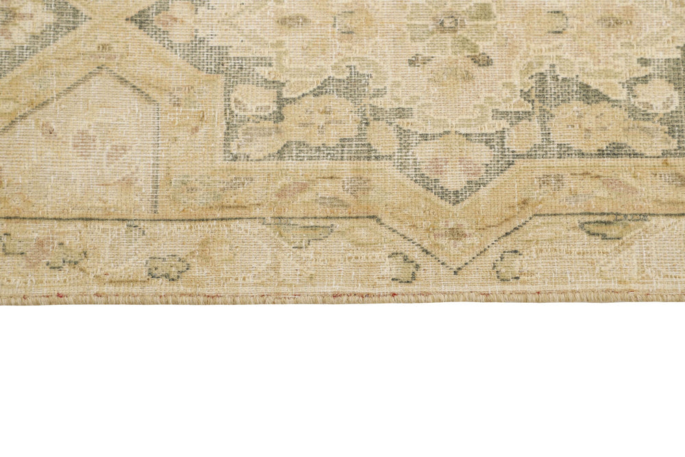 Vintage Kerman Collection: Antique Persian Hand-Knotted Rugs in Recoloured, Stonewashed Finishes284 cm x 409 cm