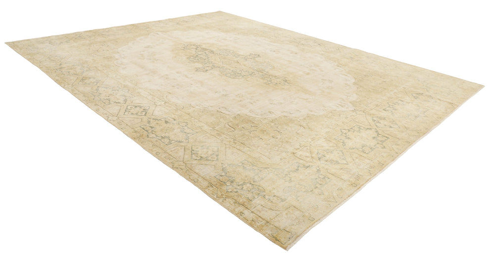 Vintage Kerman Collection: Antique Persian Hand-Knotted Rugs in Recoloured, Stonewashed Finishes284 cm x 409 cm