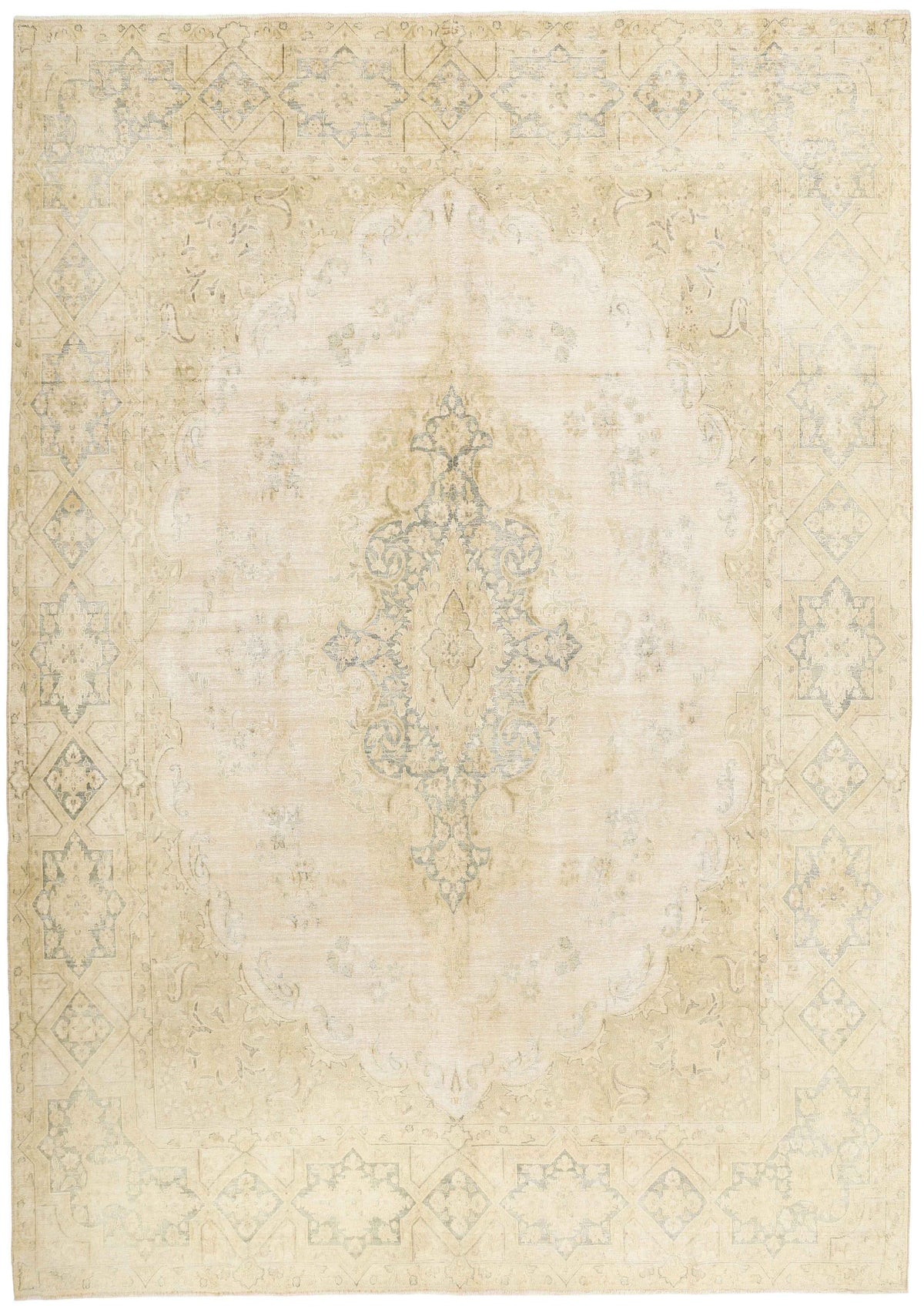 Vintage Kerman Collection: Antique Persian Hand-Knotted Rugs in Recoloured, Stonewashed Finishes284 cm x 409 cm