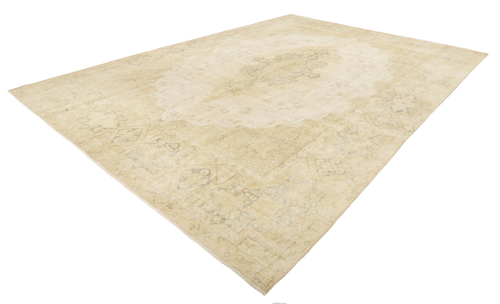 Vintage Kerman Collection: Antique Persian Hand-Knotted Rugs in Recoloured, Stonewashed Finishes284 cm x 409 cm