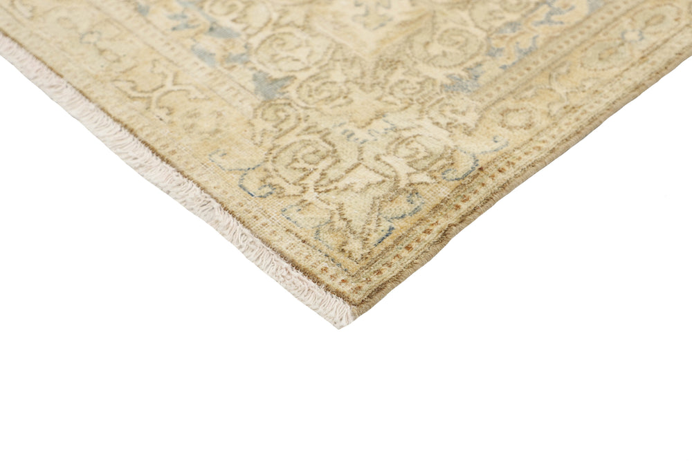Vintage Kerman Collection: Antique Persian Hand-Knotted Rugs in Recoloured, Stonewashed Finishes269 cm x 364 cm