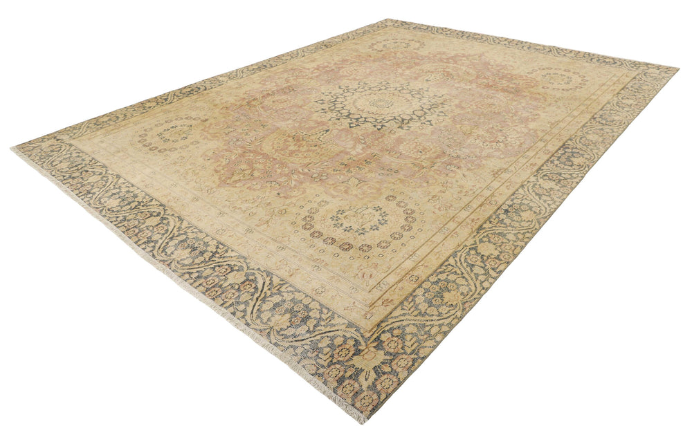 Vintage Kerman Collection: Antique Persian Hand-Knotted Rugs in Recoloured, Stonewashed Finishes267 cm x 364 cm