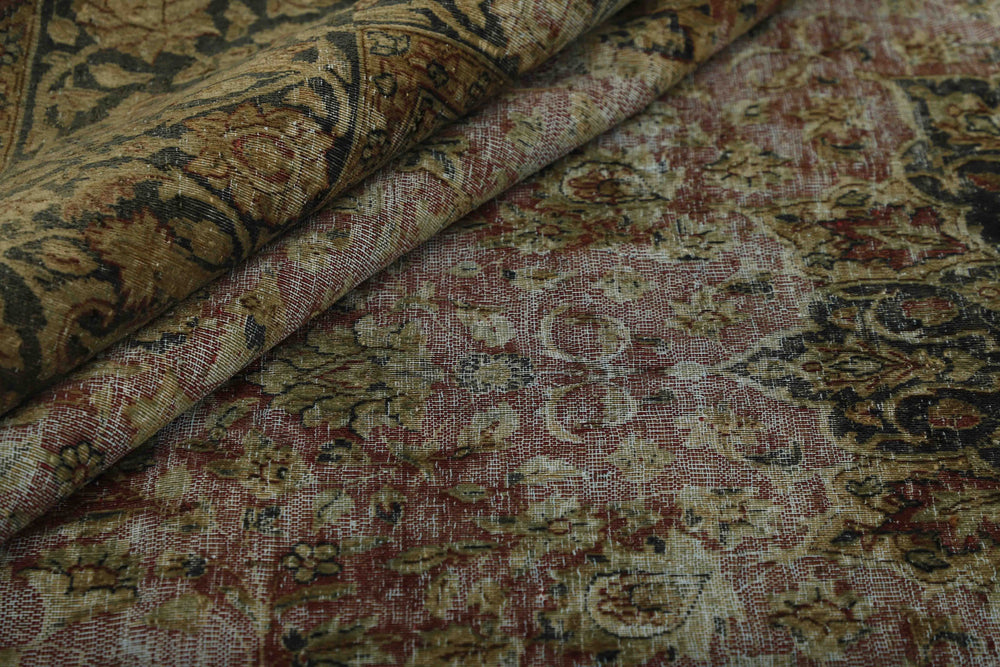 Vintage Kerman Collection: Antique Persian Hand-Knotted Rugs in Recoloured, Stonewashed Finishes302 cm x 431 cm