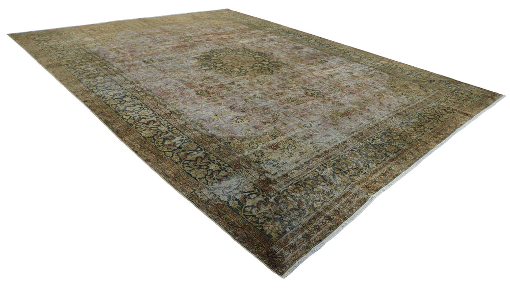 Vintage Kerman Collection: Antique Persian Hand-Knotted Rugs in Recoloured, Stonewashed Finishes302 cm x 431 cm