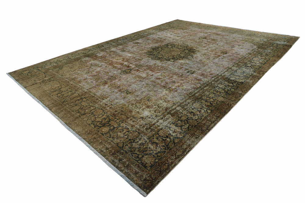 Vintage Kerman Collection: Antique Persian Hand-Knotted Rugs in Recoloured, Stonewashed Finishes302 cm x 431 cm