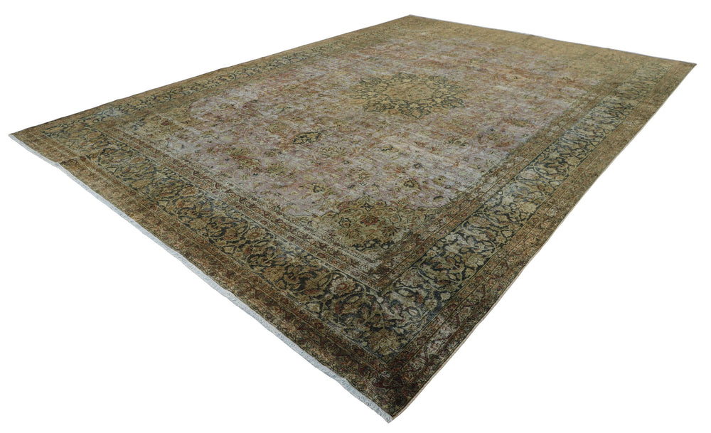 Vintage Kerman Collection: Antique Persian Hand-Knotted Rugs in Recoloured, Stonewashed Finishes302 cm x 431 cm