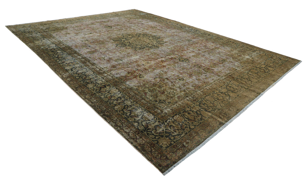 Vintage Kerman Collection: Antique Persian Hand-Knotted Rugs in Recoloured, Stonewashed Finishes302 cm x 431 cm