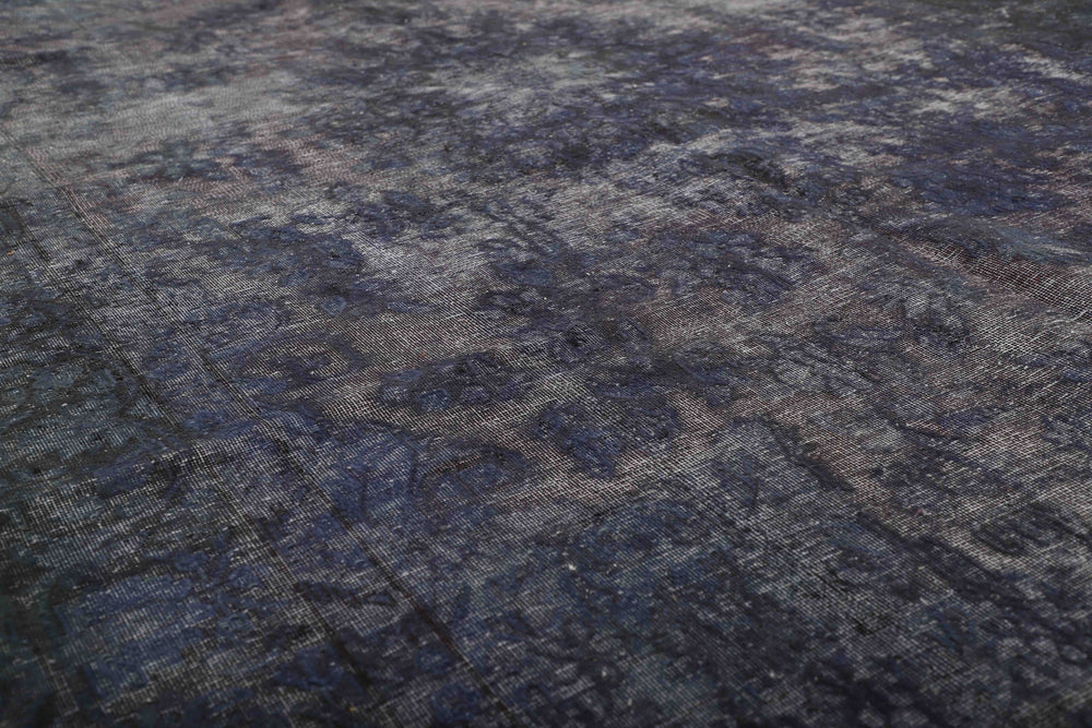 Vintage Kerman Collection: Antique Persian Hand-Knotted Rugs in Recoloured, Stonewashed Finishes195 cm x 305 cm