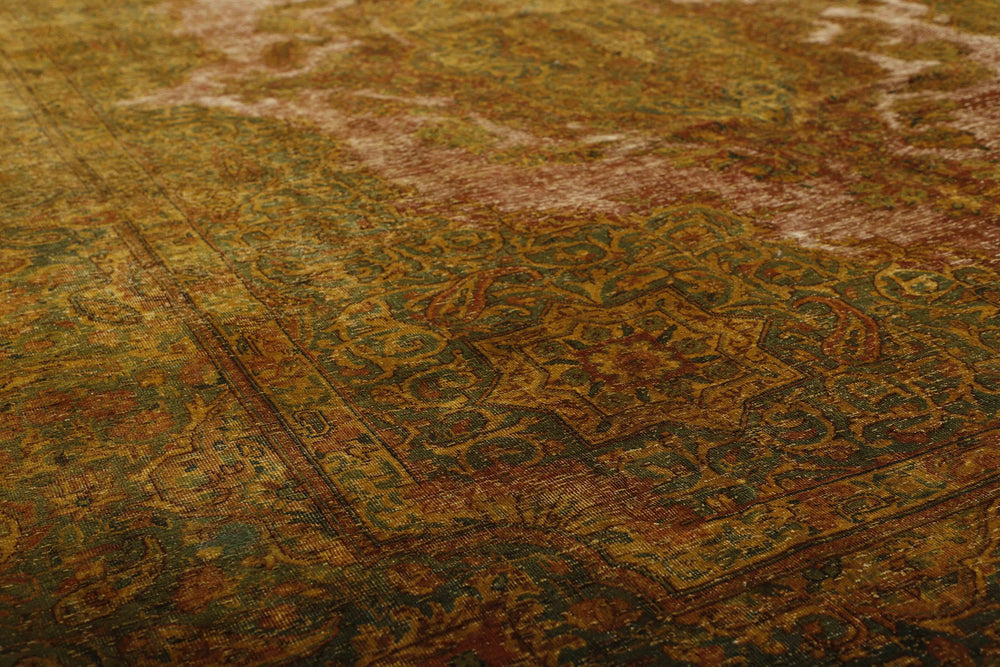 Vintage Kerman Collection: Antique Persian Hand-Knotted Rugs in Recoloured, Stonewashed Finishes296 cm x 409 cm