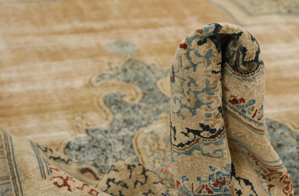 Vintage Royal Collection: Antique Persian Hand-Knotted Rugs in Stonewashed, Recoloured Finishes300 cm x 407 cm
