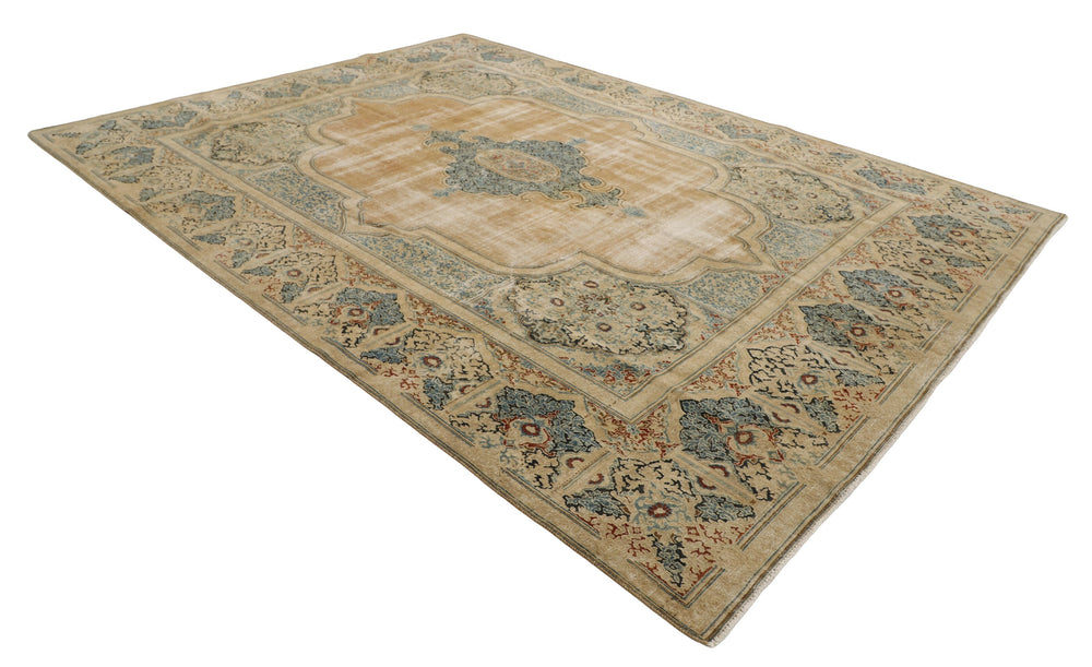 Vintage Royal Collection: Antique Persian Hand-Knotted Rugs in Stonewashed, Recoloured Finishes300 cm x 407 cm