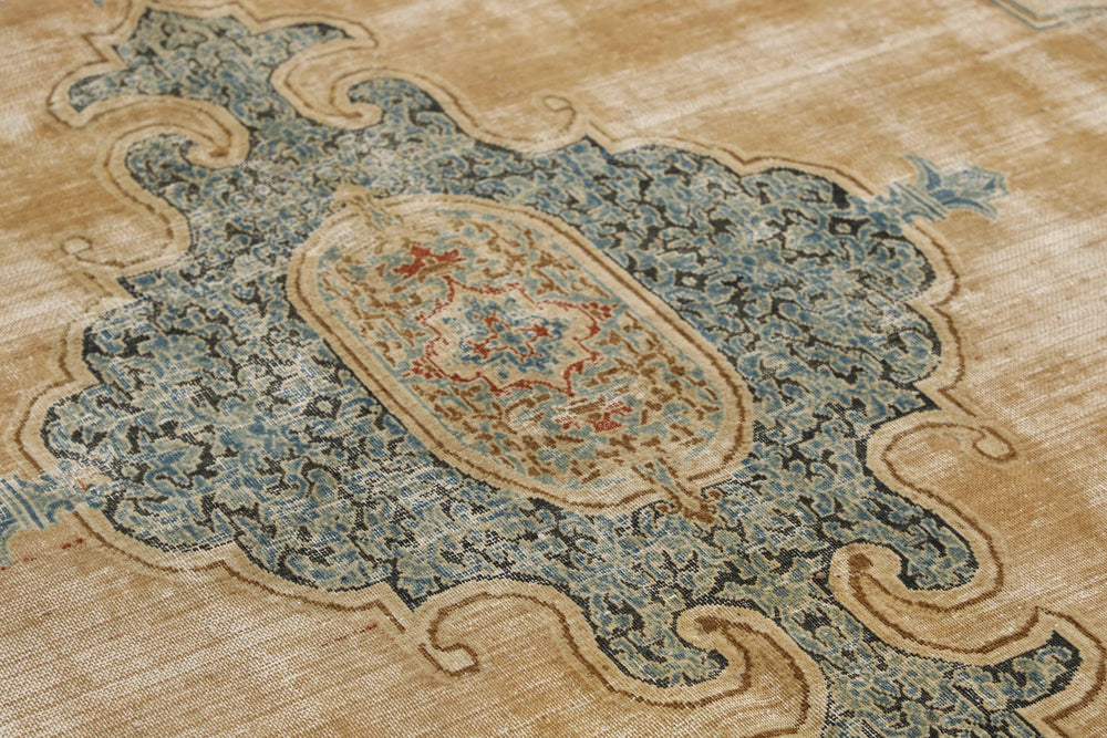 Vintage Royal Collection: Antique Persian Hand-Knotted Rugs in Stonewashed, Recoloured Finishes300 cm x 407 cm