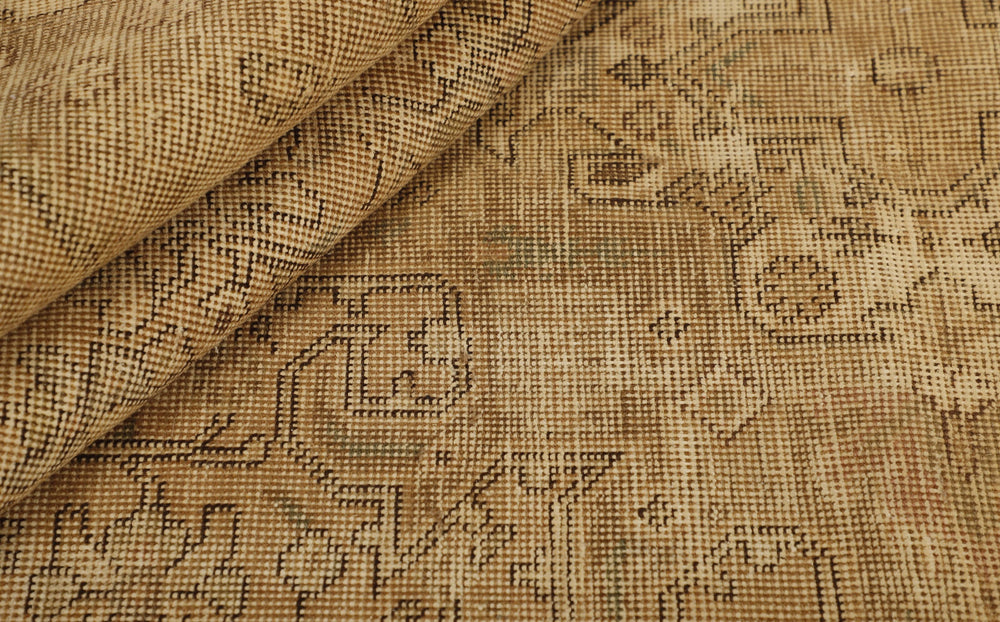 Vintage Royal Collection: Antique Persian Hand-Knotted Rugs in Stonewashed, Recoloured Finishes197 cm x 284 cm