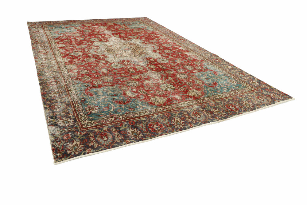 Vintage Royal Collection: Antique Persian Hand-Knotted Rugs in Stonewashed, Recoloured Finishes270 cm x 378 cm