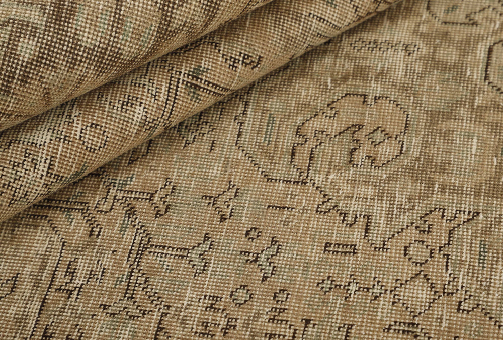 Vintage Royal Collection: Antique Persian Hand-Knotted Rugs in Stonewashed, Recoloured Finishes245 cm x 334 cm