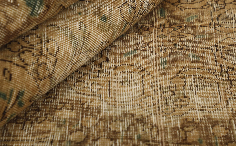 Vintage Royal Collection: Antique Persian Hand-Knotted Rugs in Stonewashed, Recoloured Finishes194 cm x 288 cm