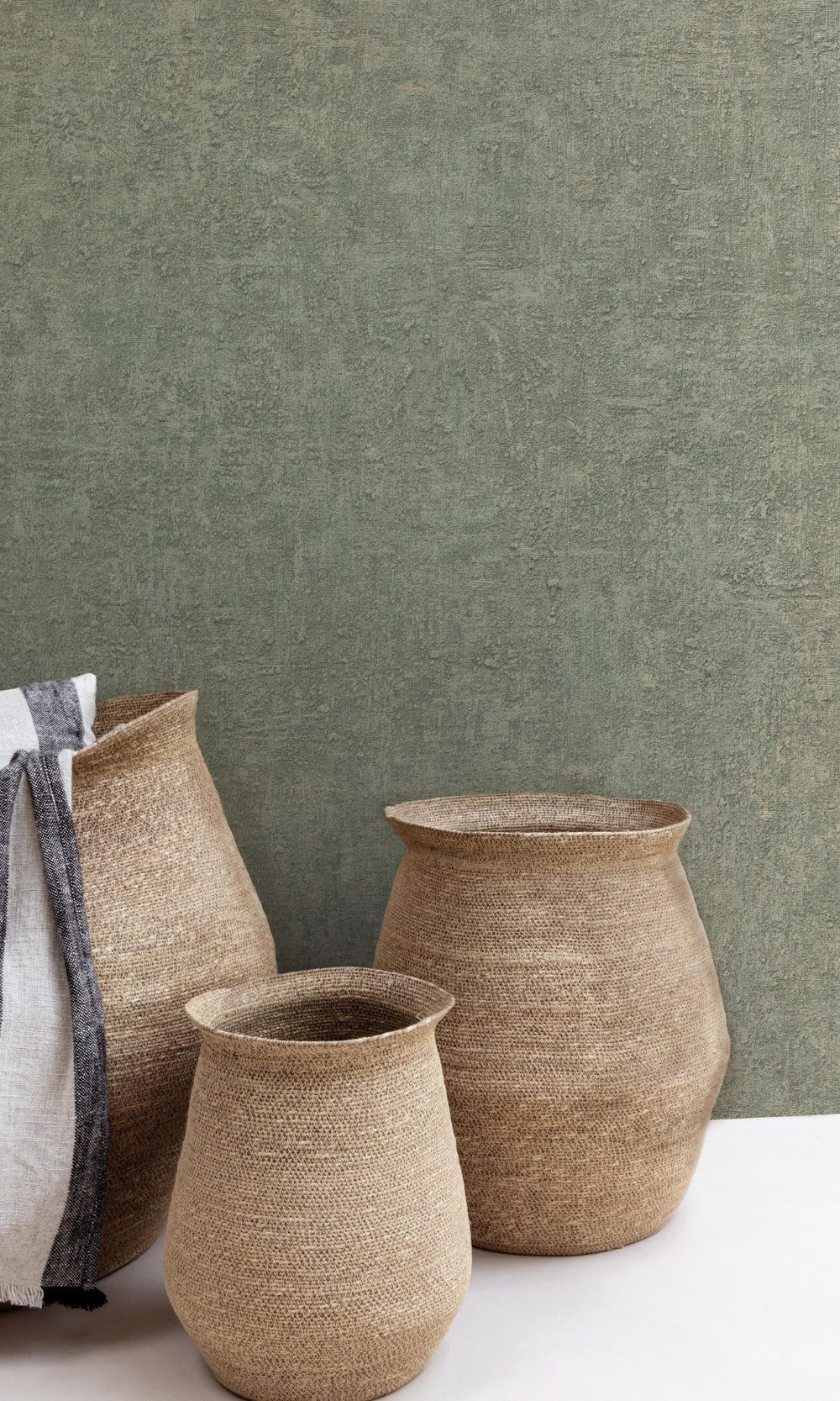 Green Natural scratched Rock Plain Textured Wallpaper R9242