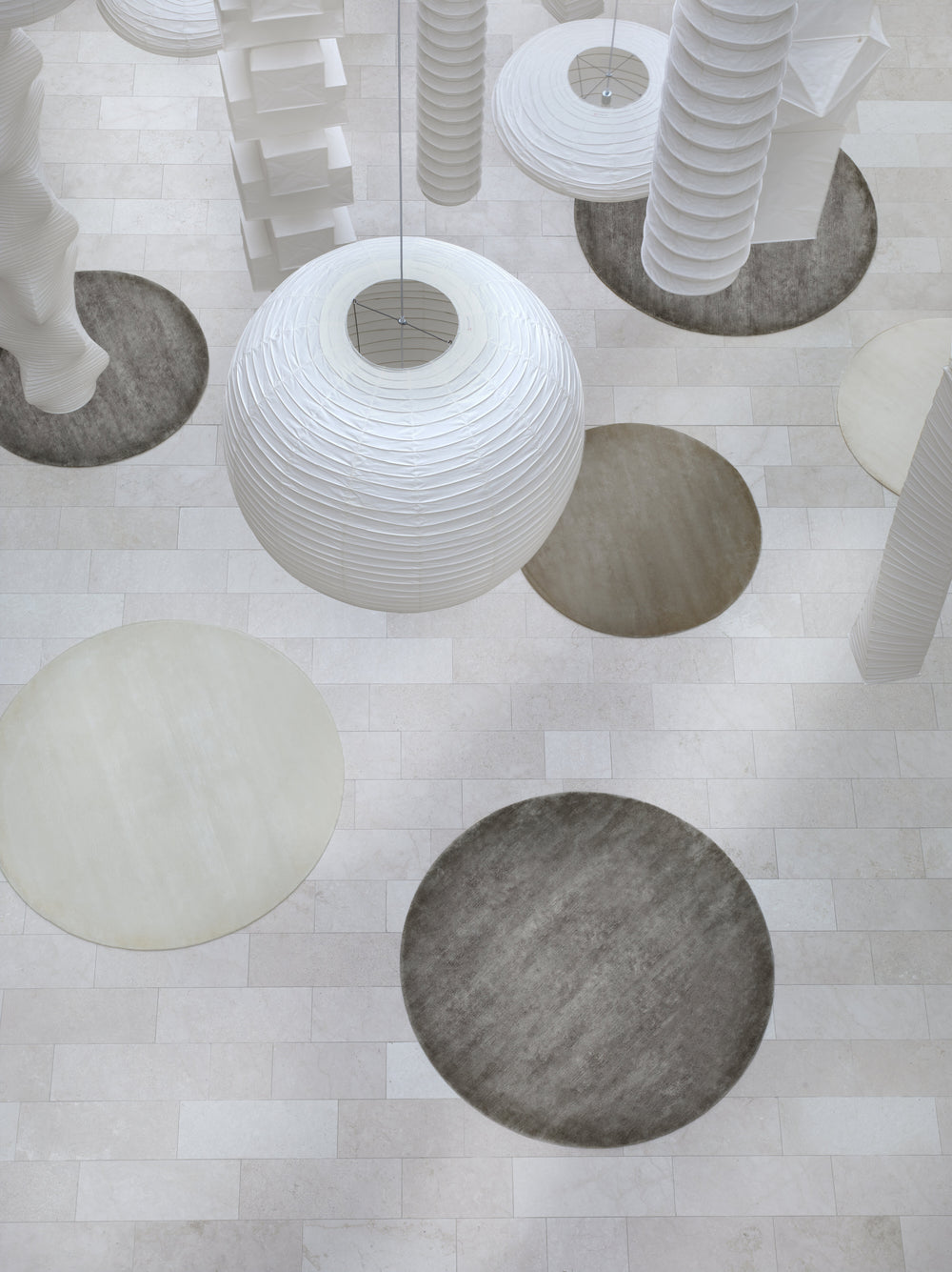 Northern Light Round Collection: Hand-Knotted Scandinavian Design Rugs in Luxurious Viscose150 cm x 150 cm