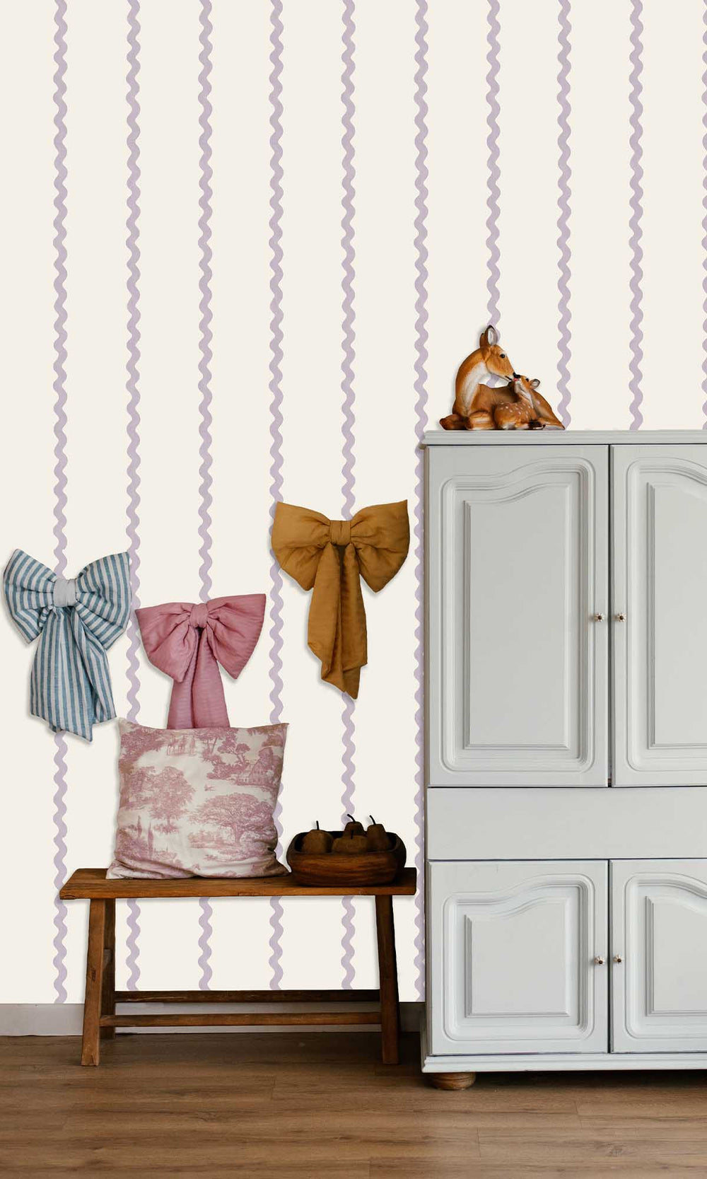 Lilac Charming Wiggle Stripe Wallpaper R10001