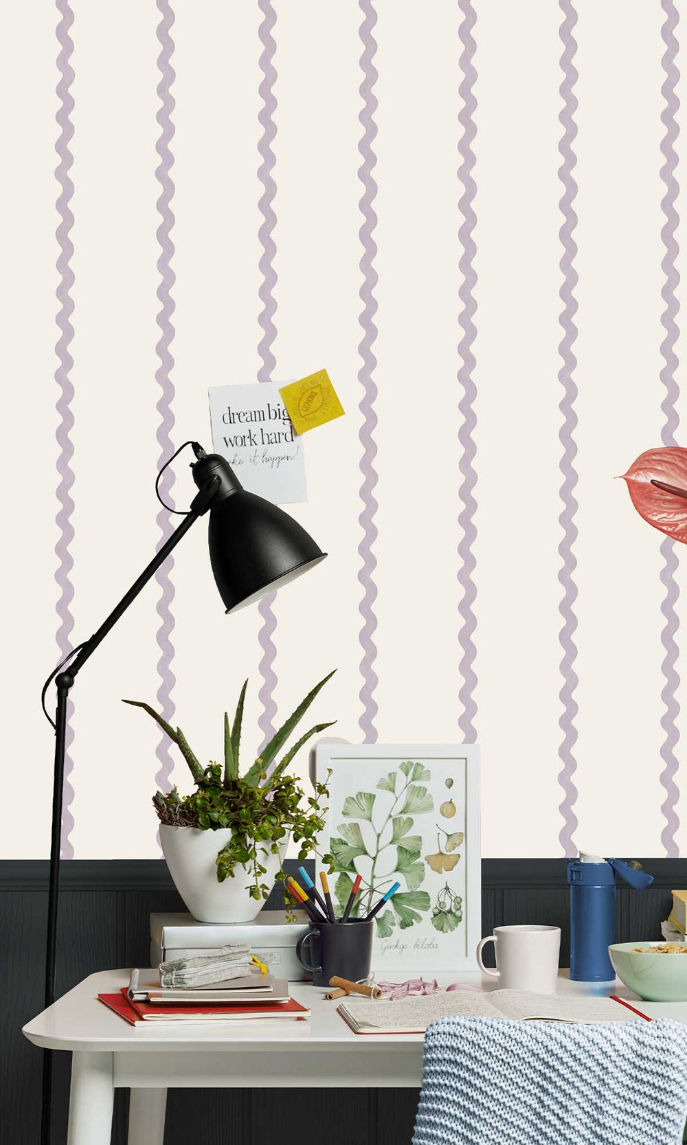 Lilac Charming Wiggle Stripe Wallpaper R10001
