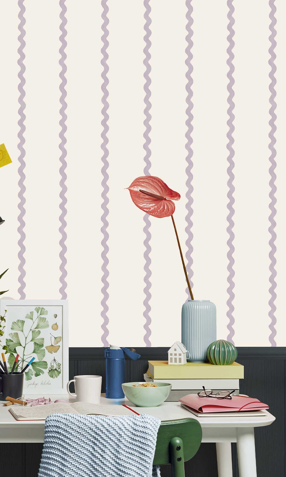 Lilac Charming Wiggle Stripe Wallpaper R10001