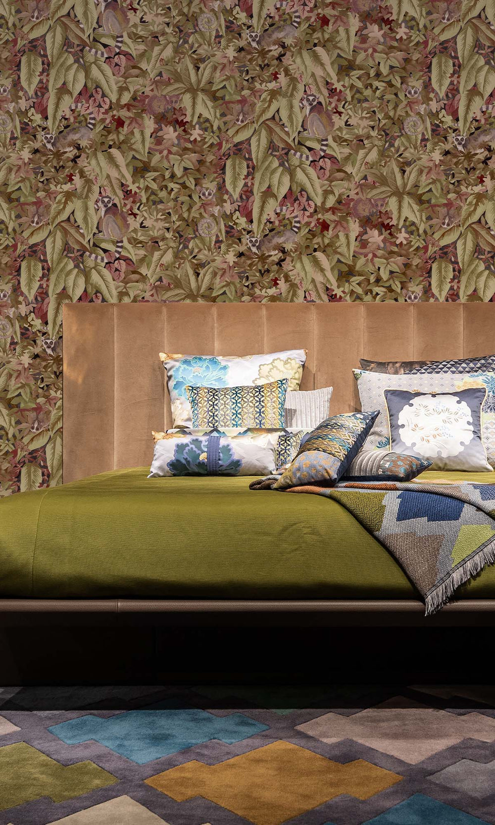 Berry Lush Foliage Wallpaper R10259