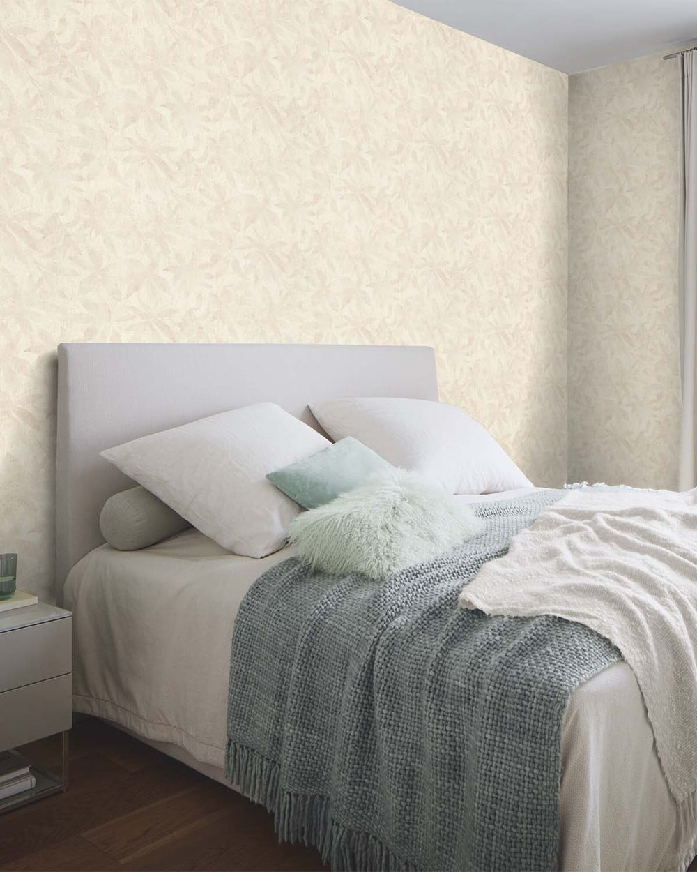 Antique White Textured Floral Leaves Wallpaper R10540