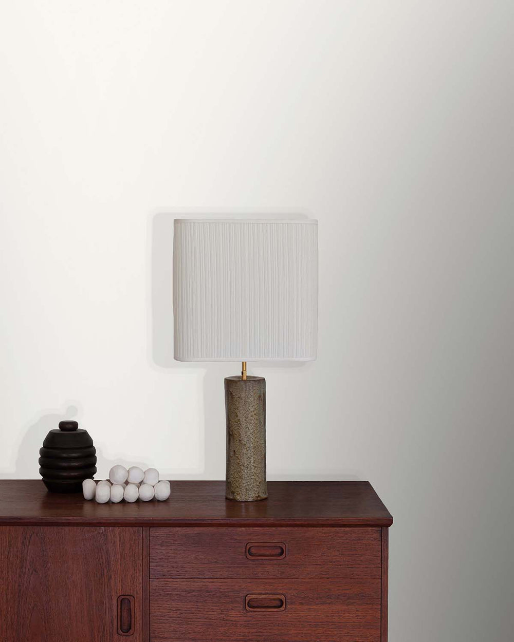 Whites Plain Textured Wallpaper R7950