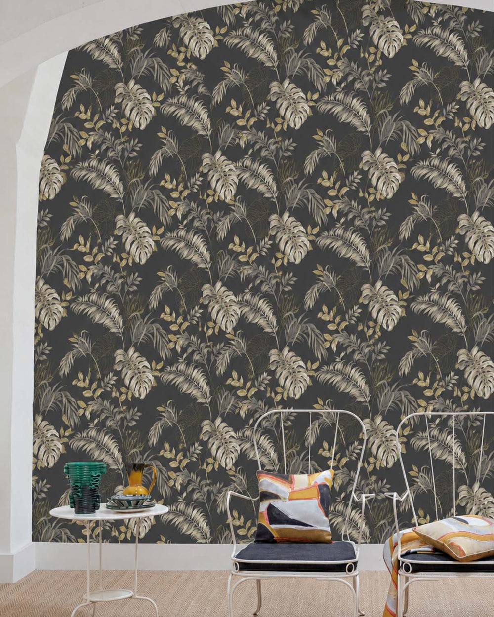 Black Tropical Leaves Botanical Wallpaper R9335
