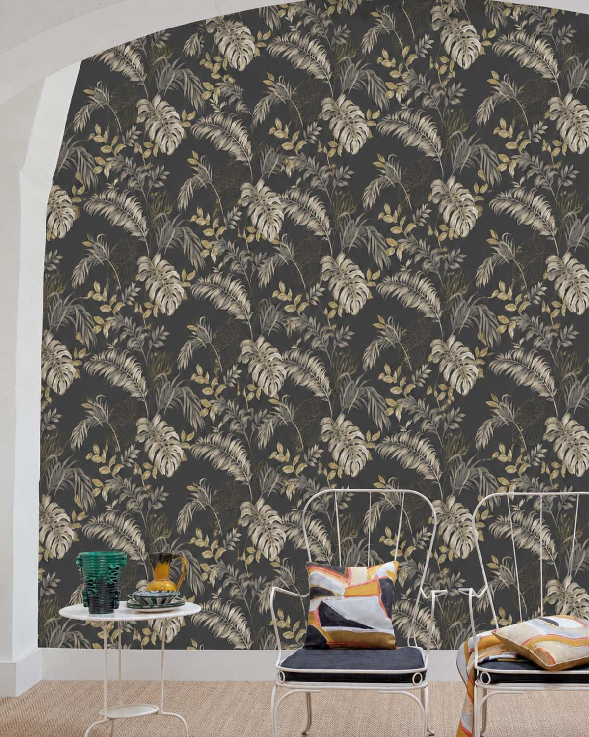 Black Tropical Leaves Botanical Wallpaper R9335