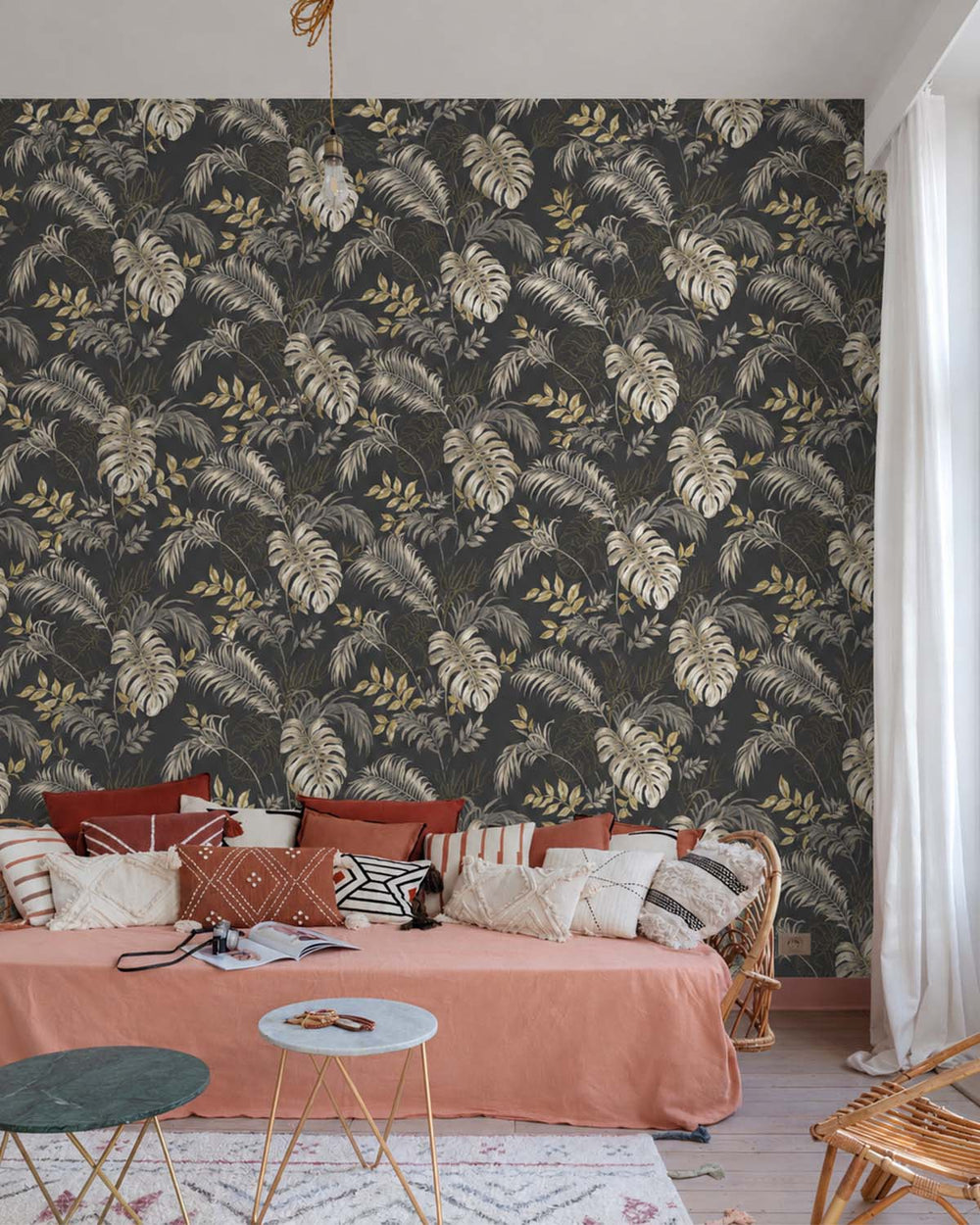Black Tropical Leaves Botanical Wallpaper R9335