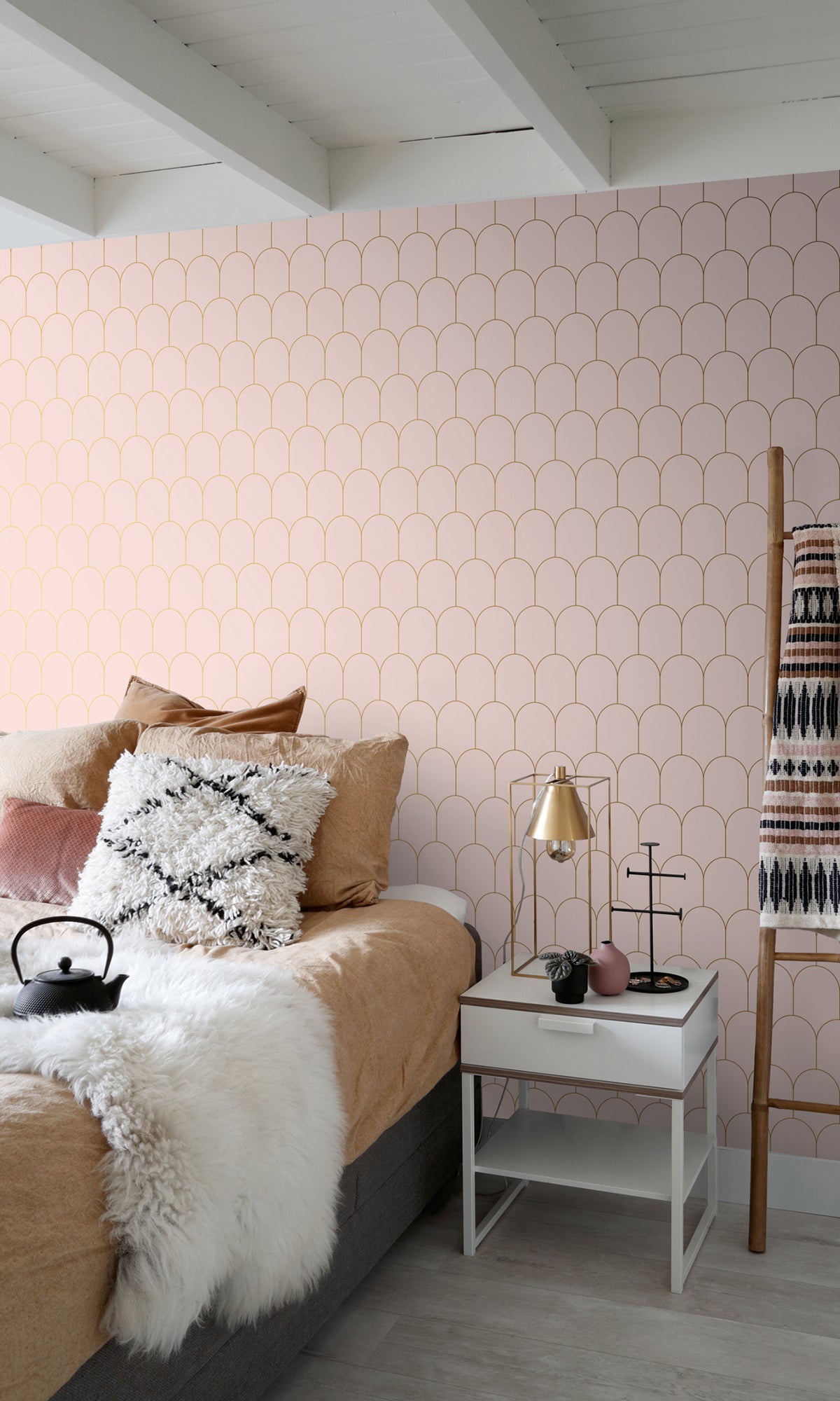 Soft Pink and Gold Art Deco Motif Wallpaper R9426