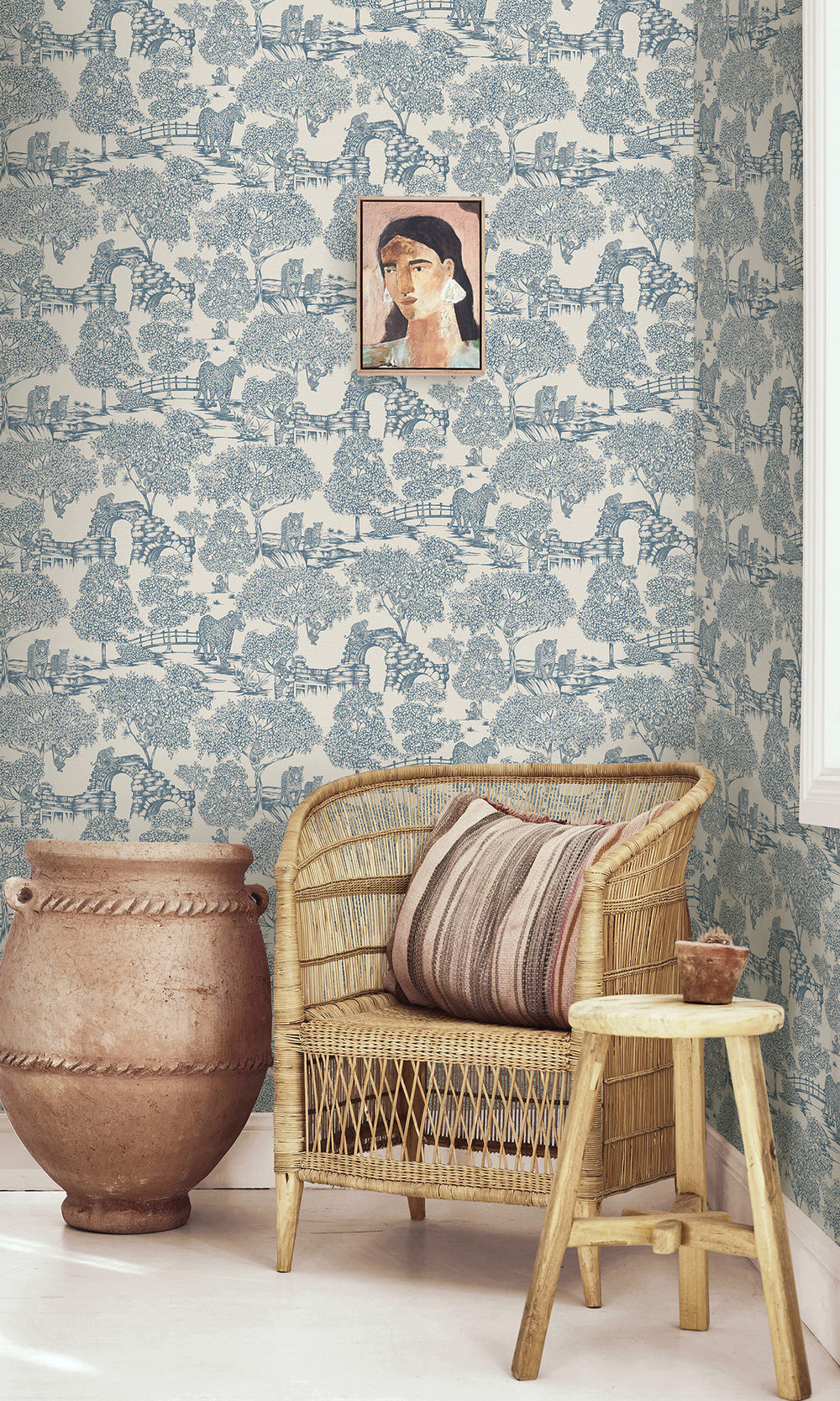 Light Blue Enchanting Wildlife Landscape Wallpaper R9599