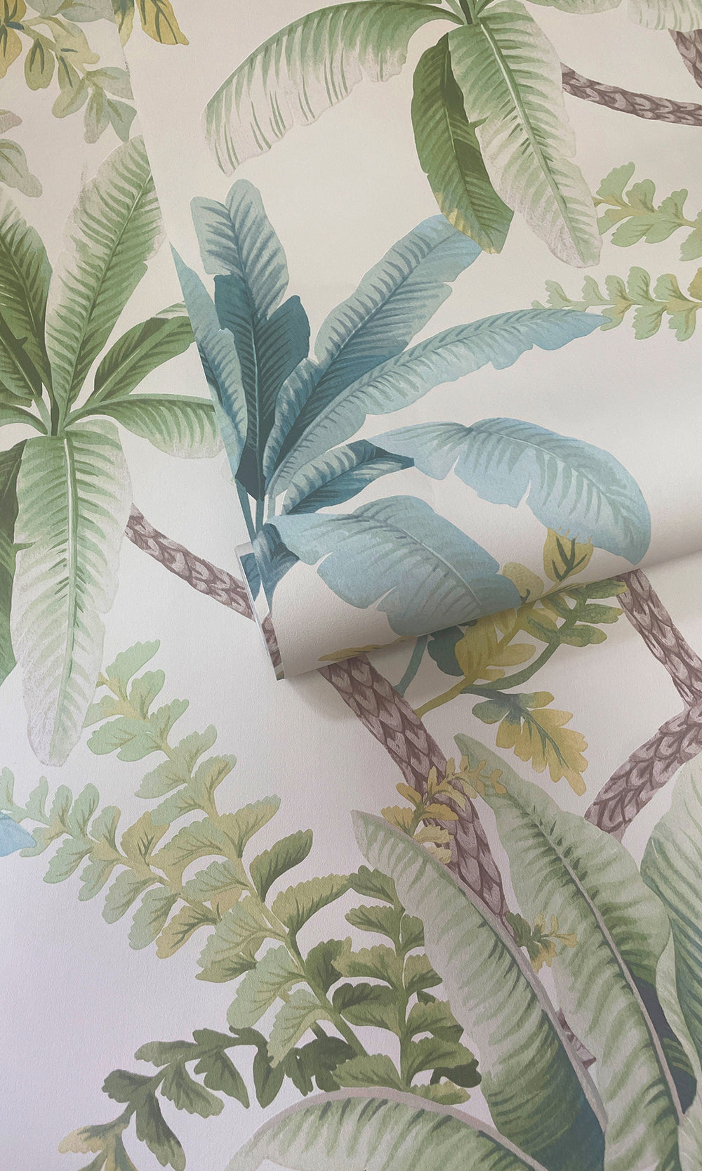 Green/Cream Serene Tropical Oasis Wallpaper R9606