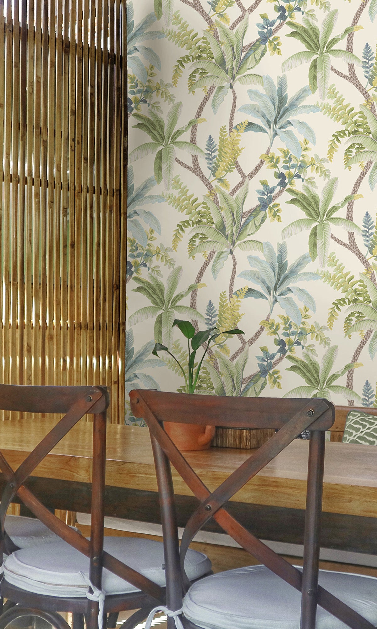 Green/Cream Serene Tropical Oasis Wallpaper R9606