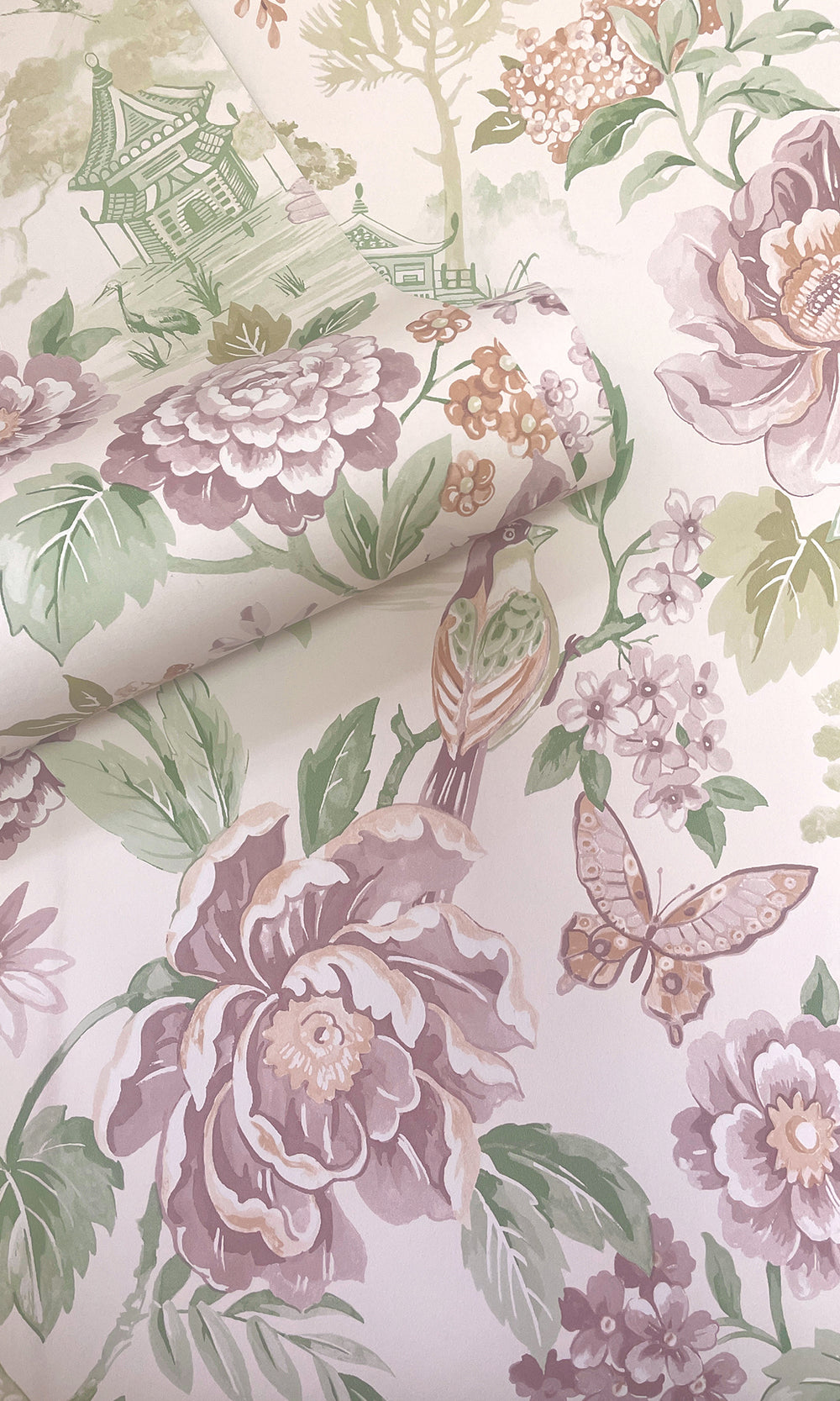 Green/Cream Tranquil Blossoming Flowers in Nature Wallpaper R9607