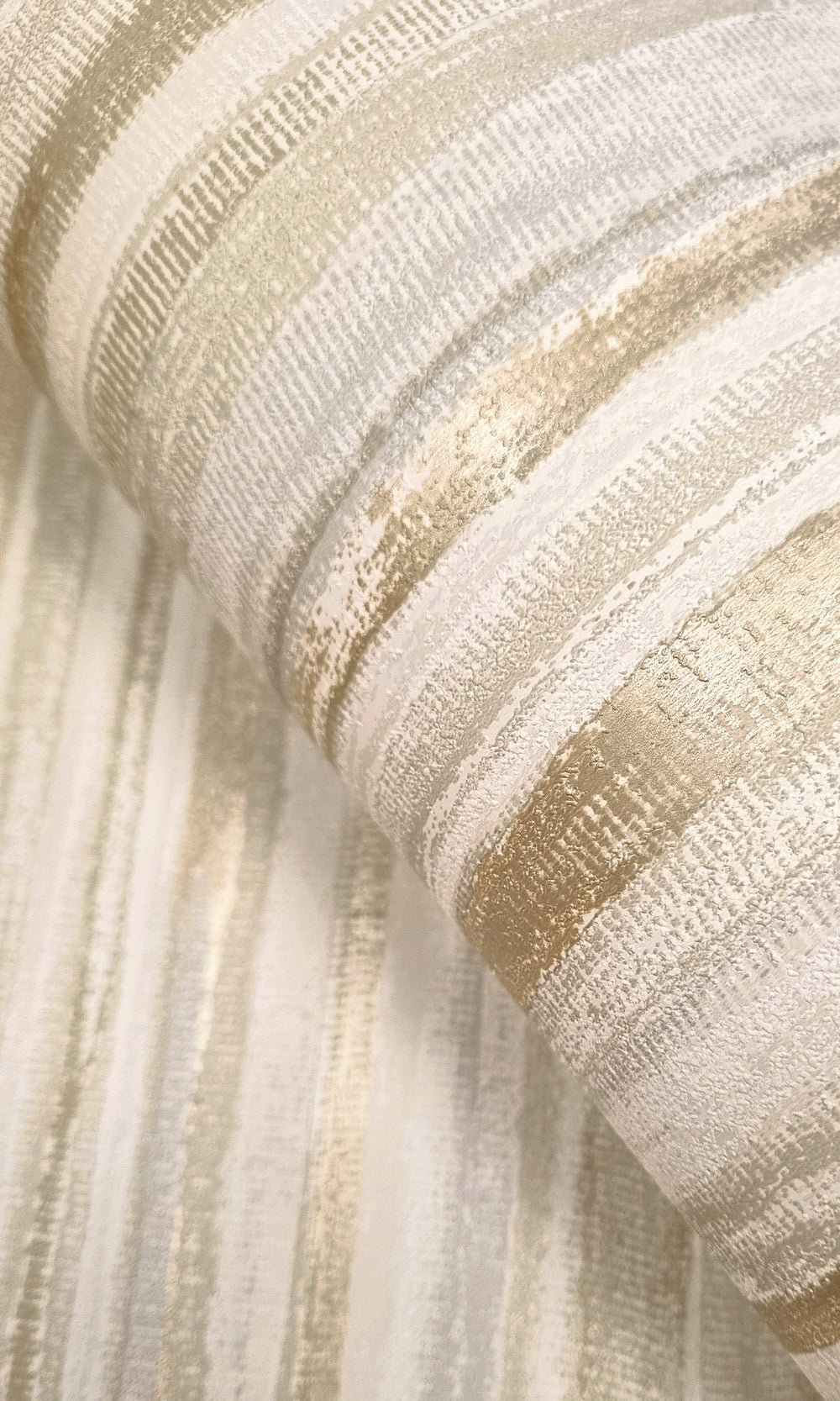 Cream Striking Textured Striped Wallpaper R9717