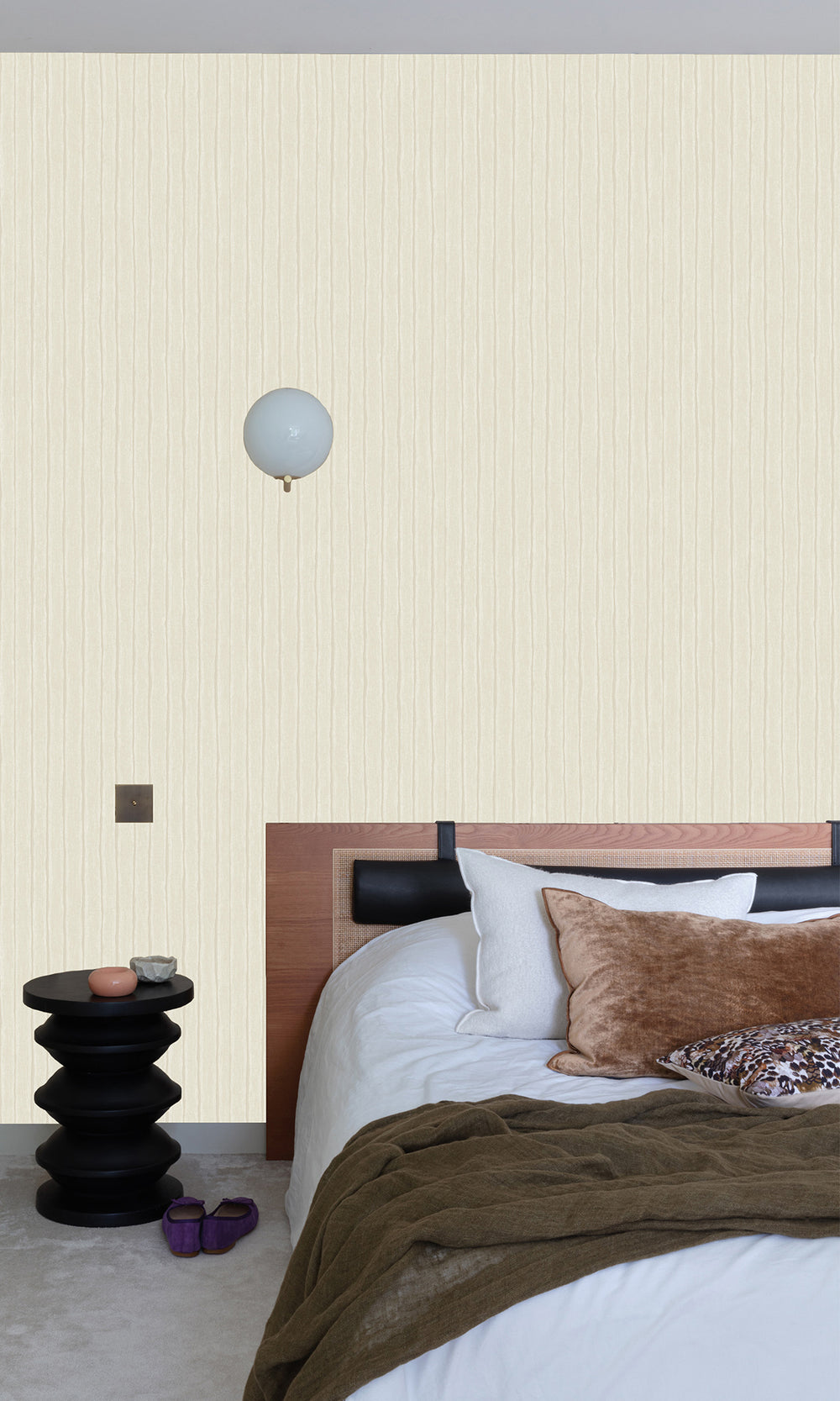 China White Uneven Stripe Wallpaper R9789