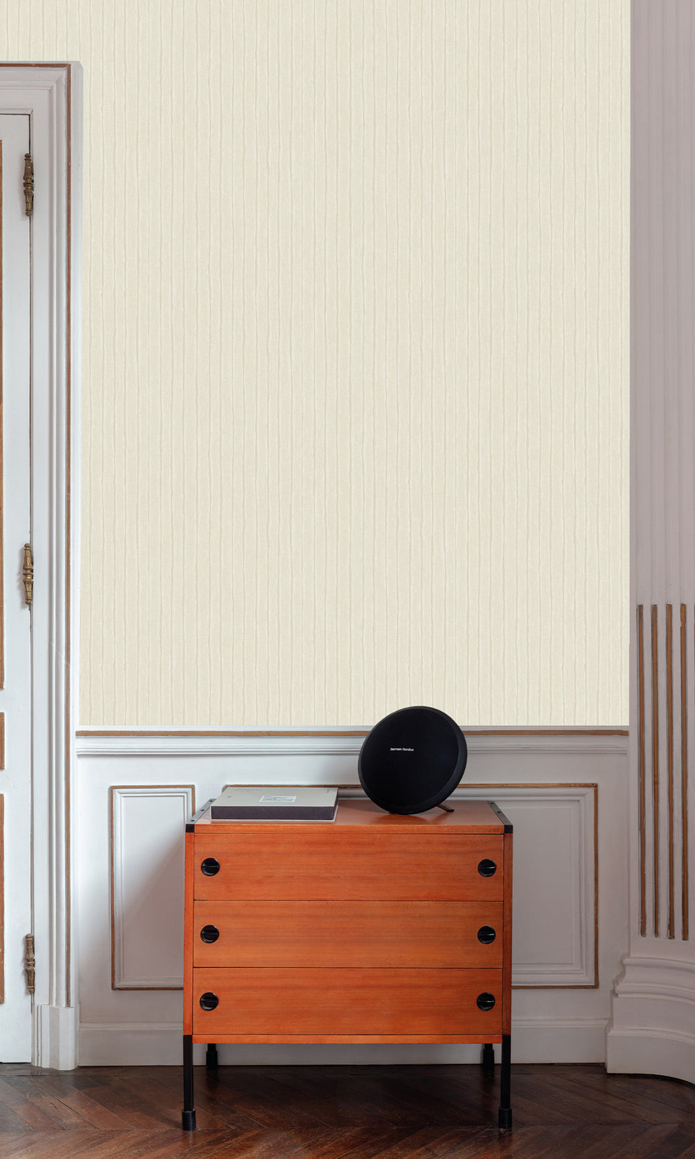 China White Uneven Stripe Wallpaper R9789