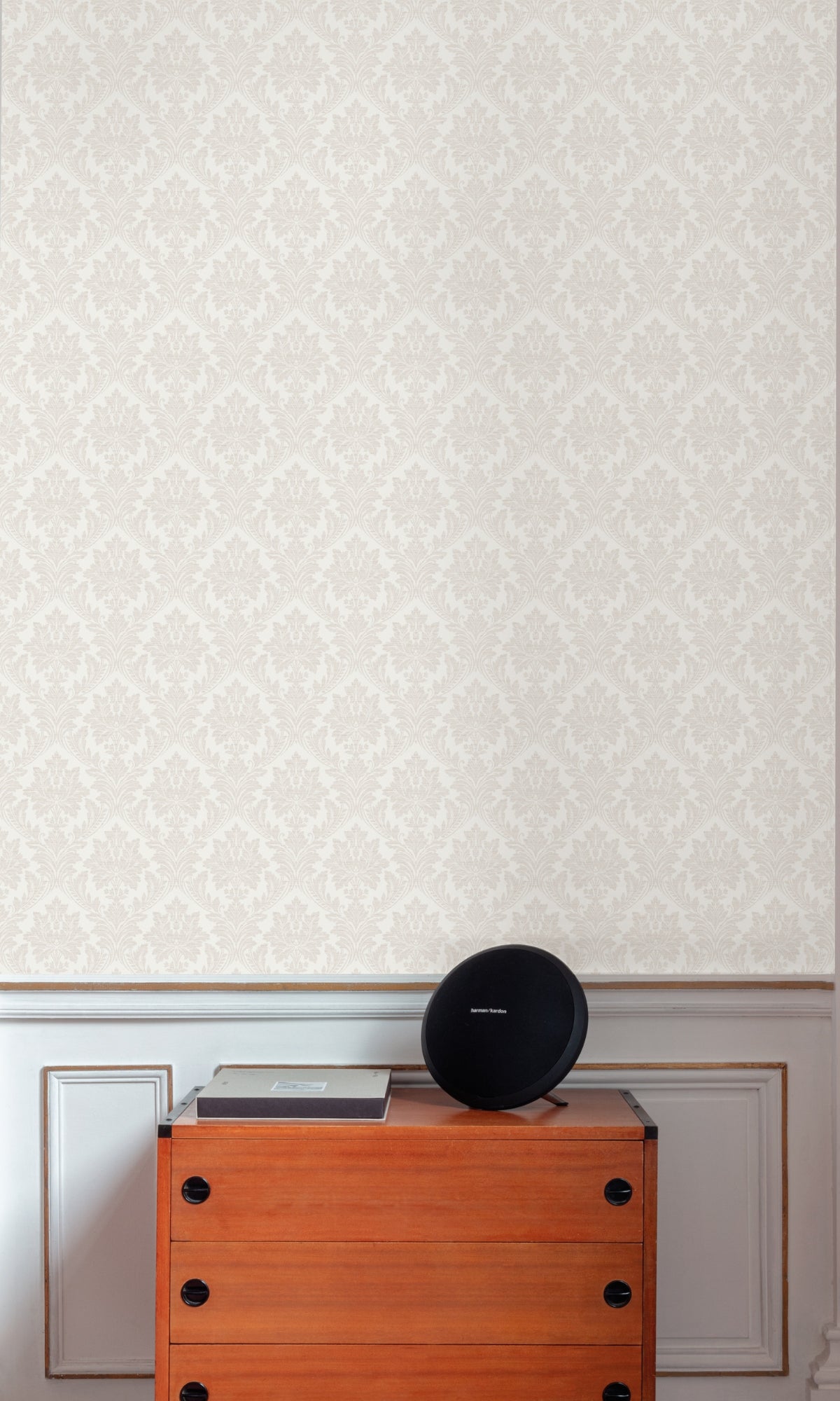 White Classic Floral Damask Wallpaper R9205