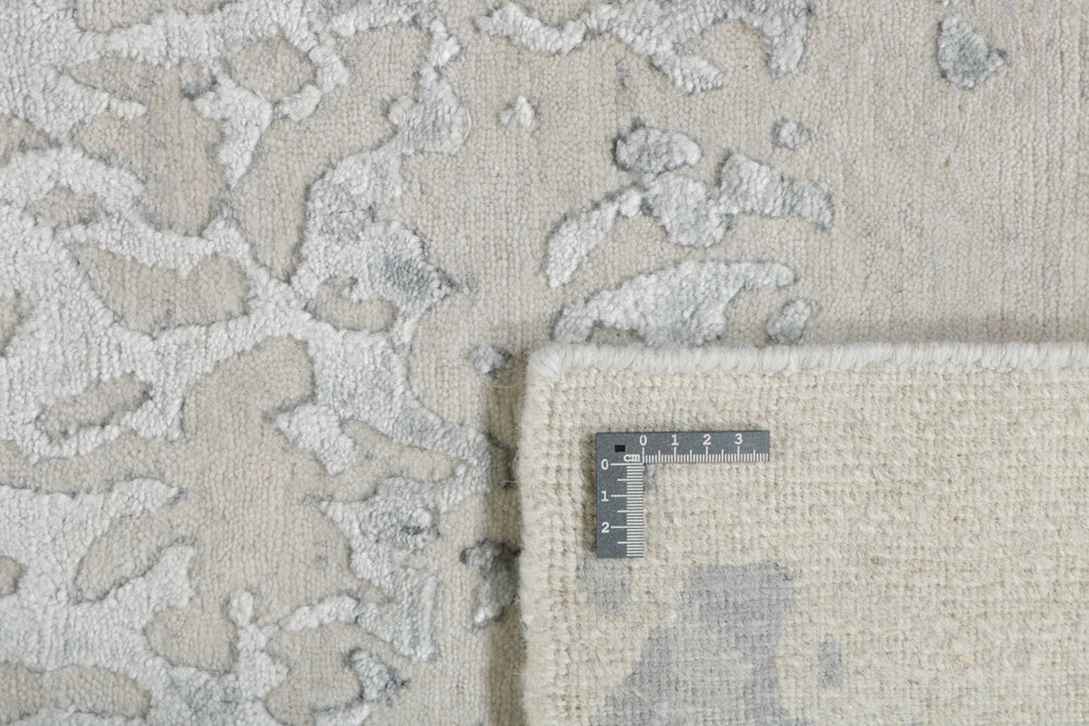Senses Collection: Elegant Hand-Knotted Rugs from India in Timeless Patterns and Harmonious Colors200 cm x 300 cm